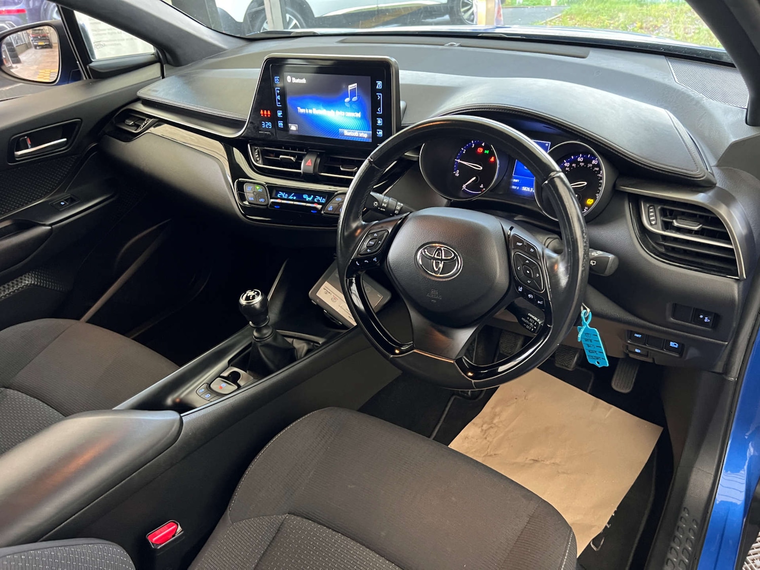 Used Toyota C-HR 2017 for sale - 76437865: Photo 11