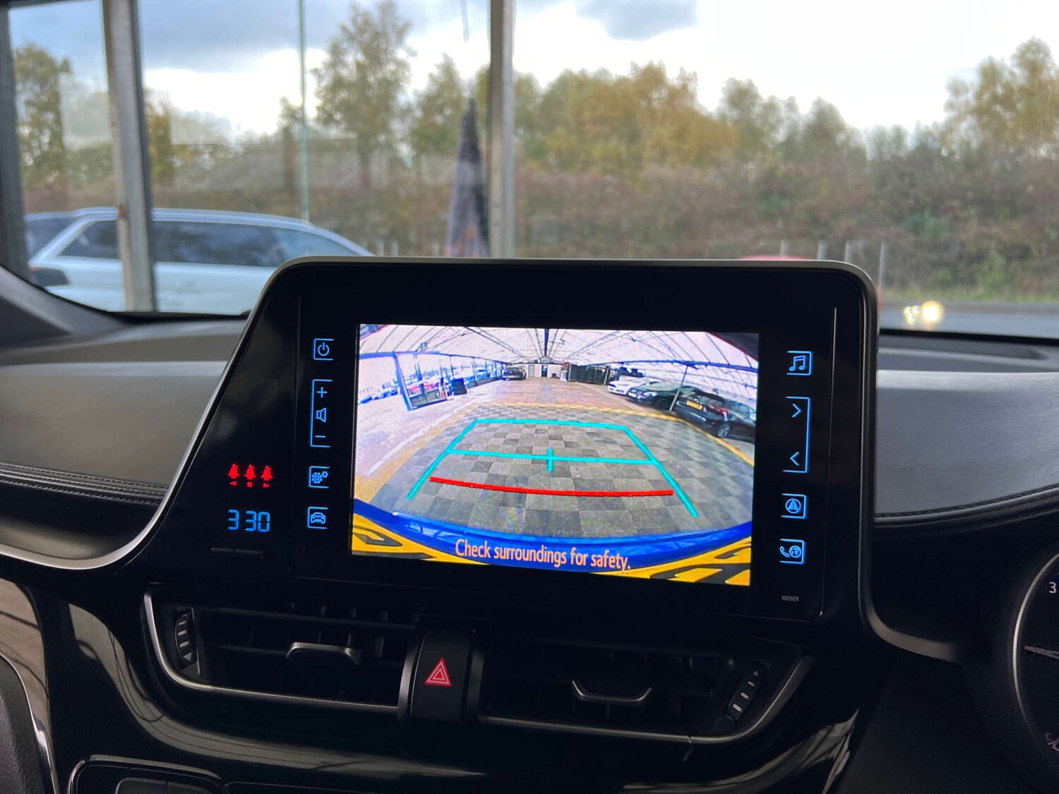 Used Toyota C-HR 2017 for sale - 76437865: Photo 17