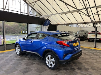 Used Toyota C-HR 2017 for sale - 76437865: Photo