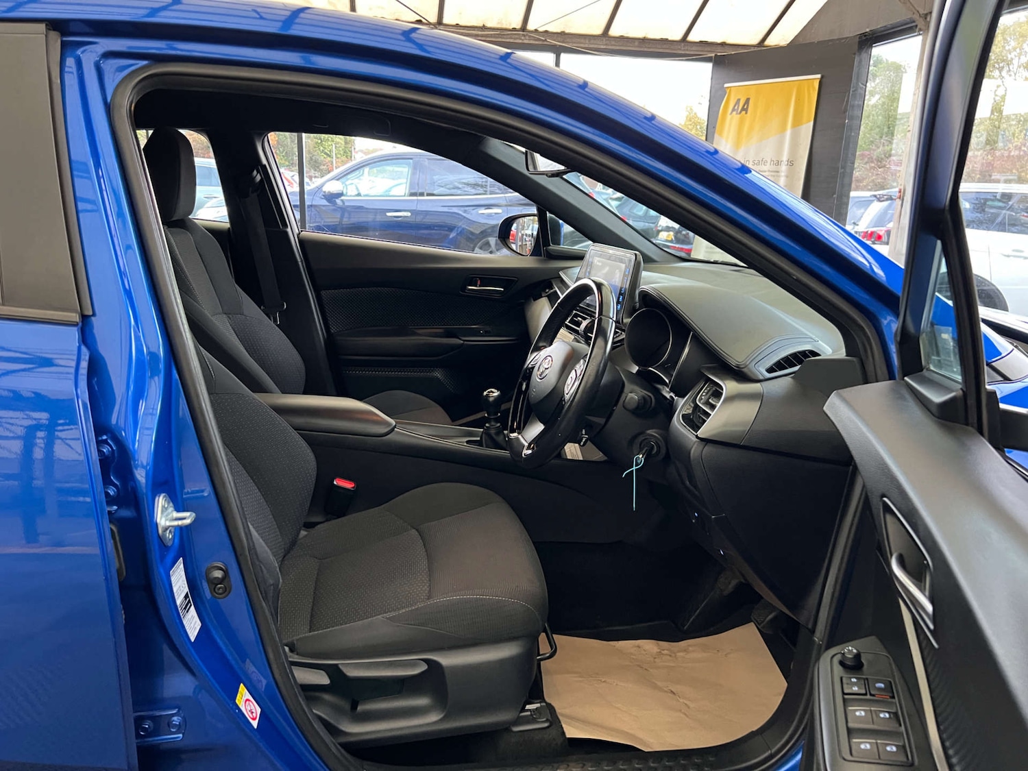 Used Toyota C-HR 2017 for sale - 76437865: Photo 7