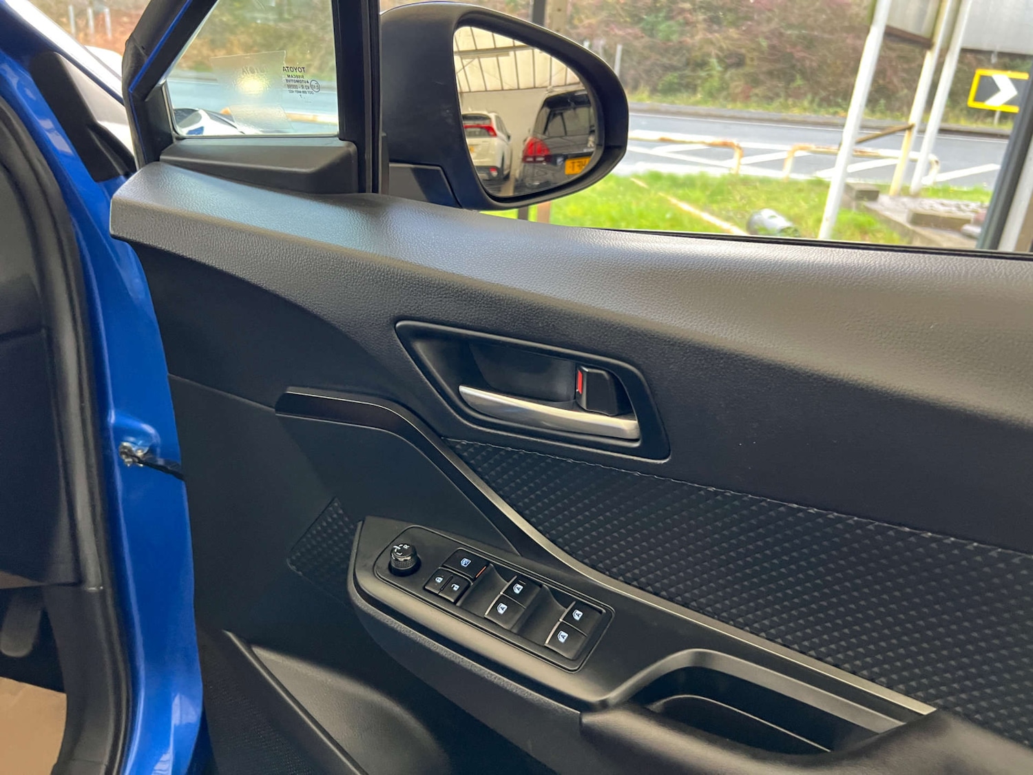 Used Toyota C-HR 2017 for sale - 76437865: Photo 8