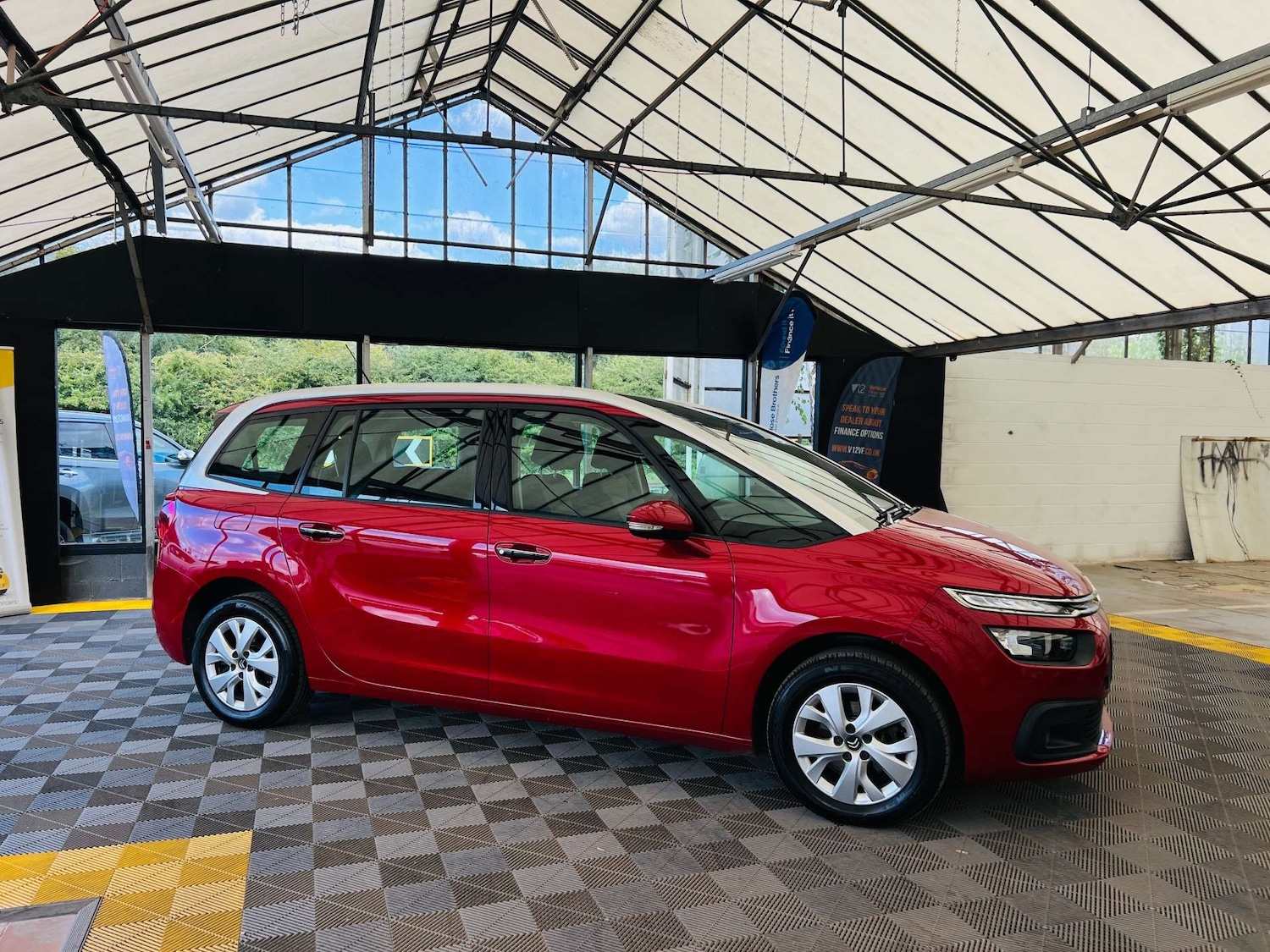 Used Citroen C4 Picasso 2017 for sale - 76277805: Photo 3