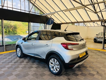 Used Renault Captur 2021 for sale - 75956136: Photo