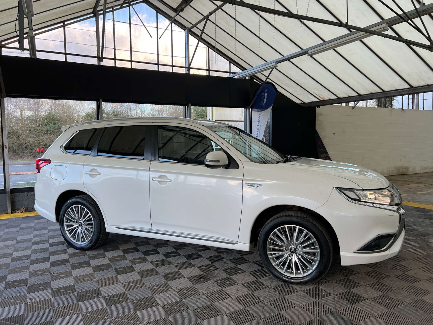 Used Mitsubishi Outlander 2019 for sale - 77704369: Photo 2