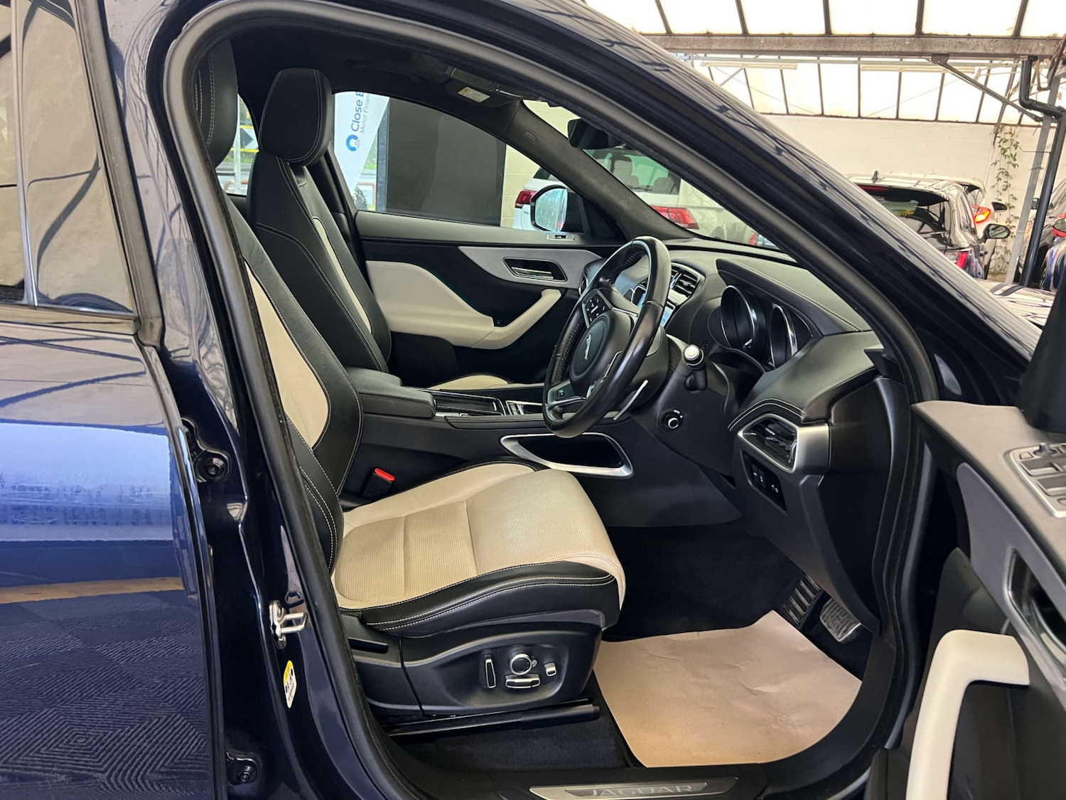 Used Jaguar F-Pace 2019 for sale - 77038542: Photo 8
