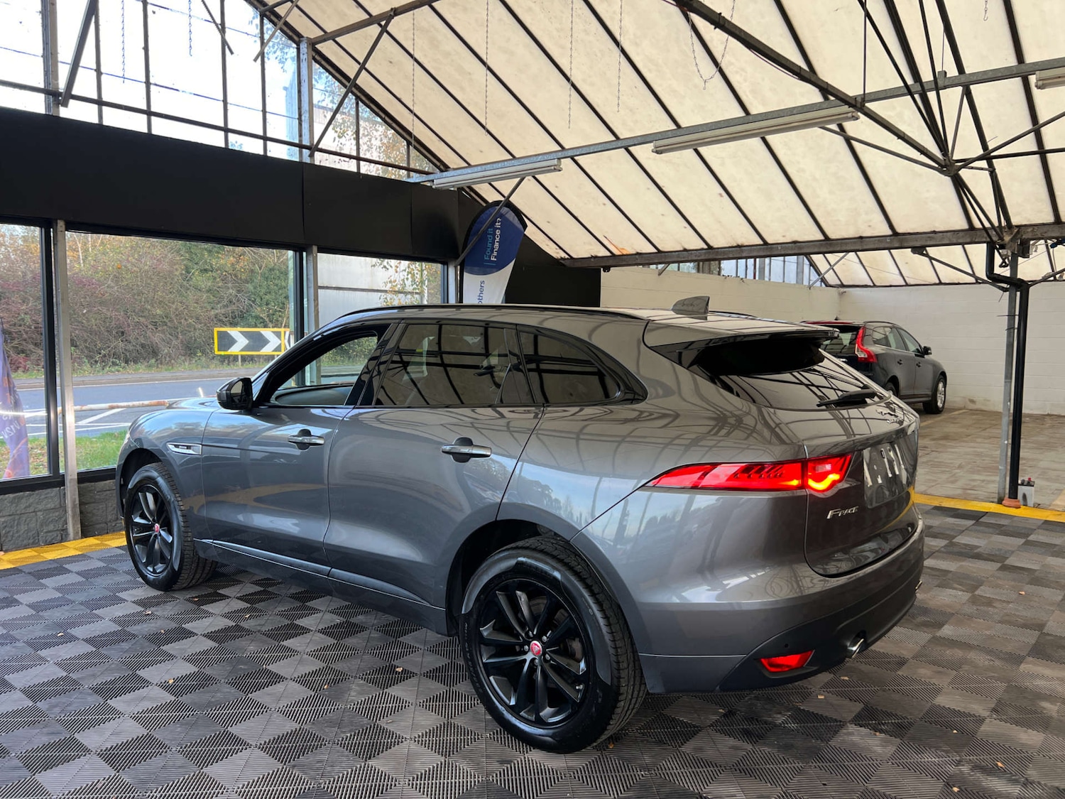 Used Jaguar F-Pace 2019 for sale - 76571361: Photo 3