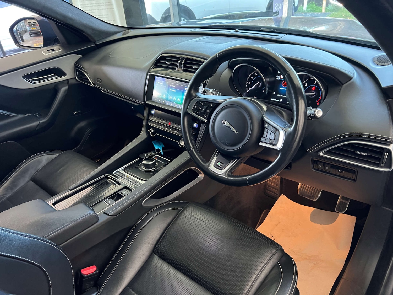 Used Jaguar F-Pace 2019 for sale - 76571361: Photo 8