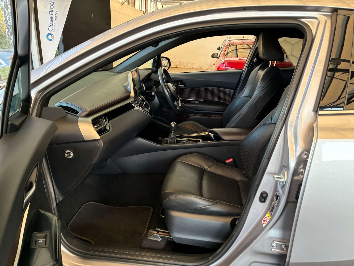 Used Toyota C-HR 2018 for sale - 76036003: Photo 25