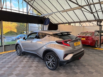 Used Toyota C-HR 2018 for sale - 76036003: Photo 4