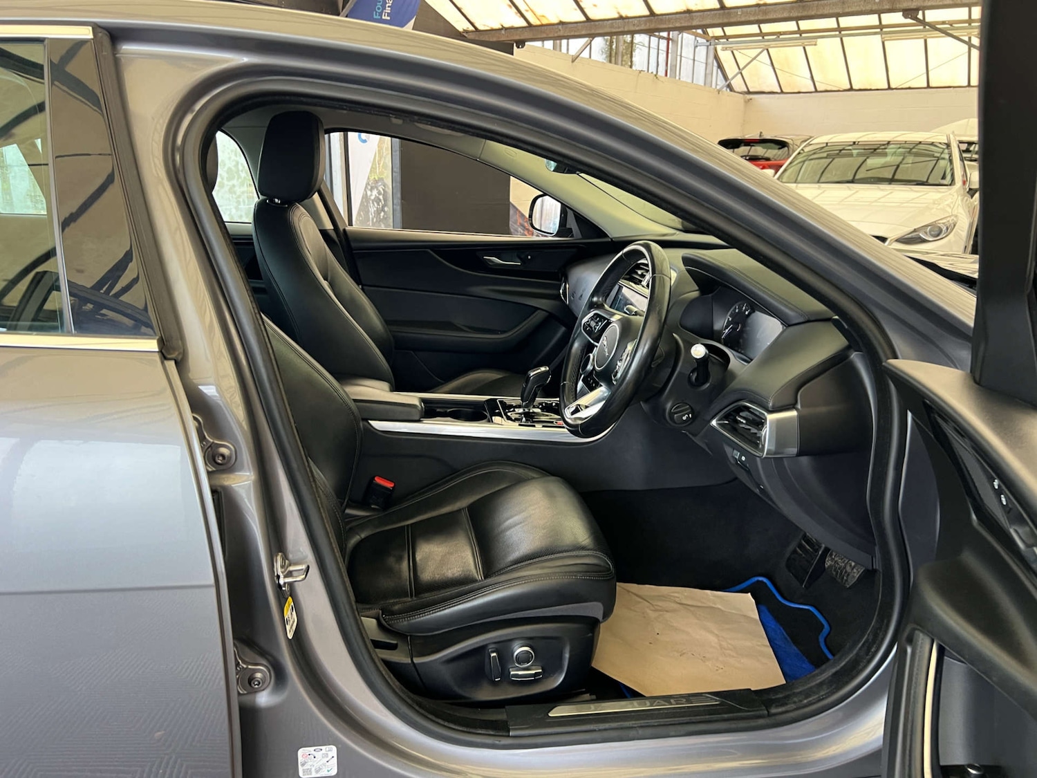 Used Jaguar XE 2020 for sale - 76941037: Photo 10