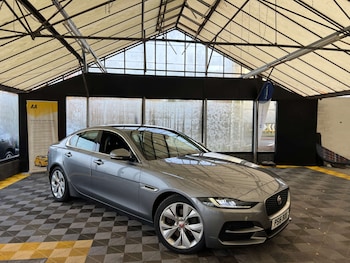 Used Jaguar XE 2020 for sale - 76941037: Photo