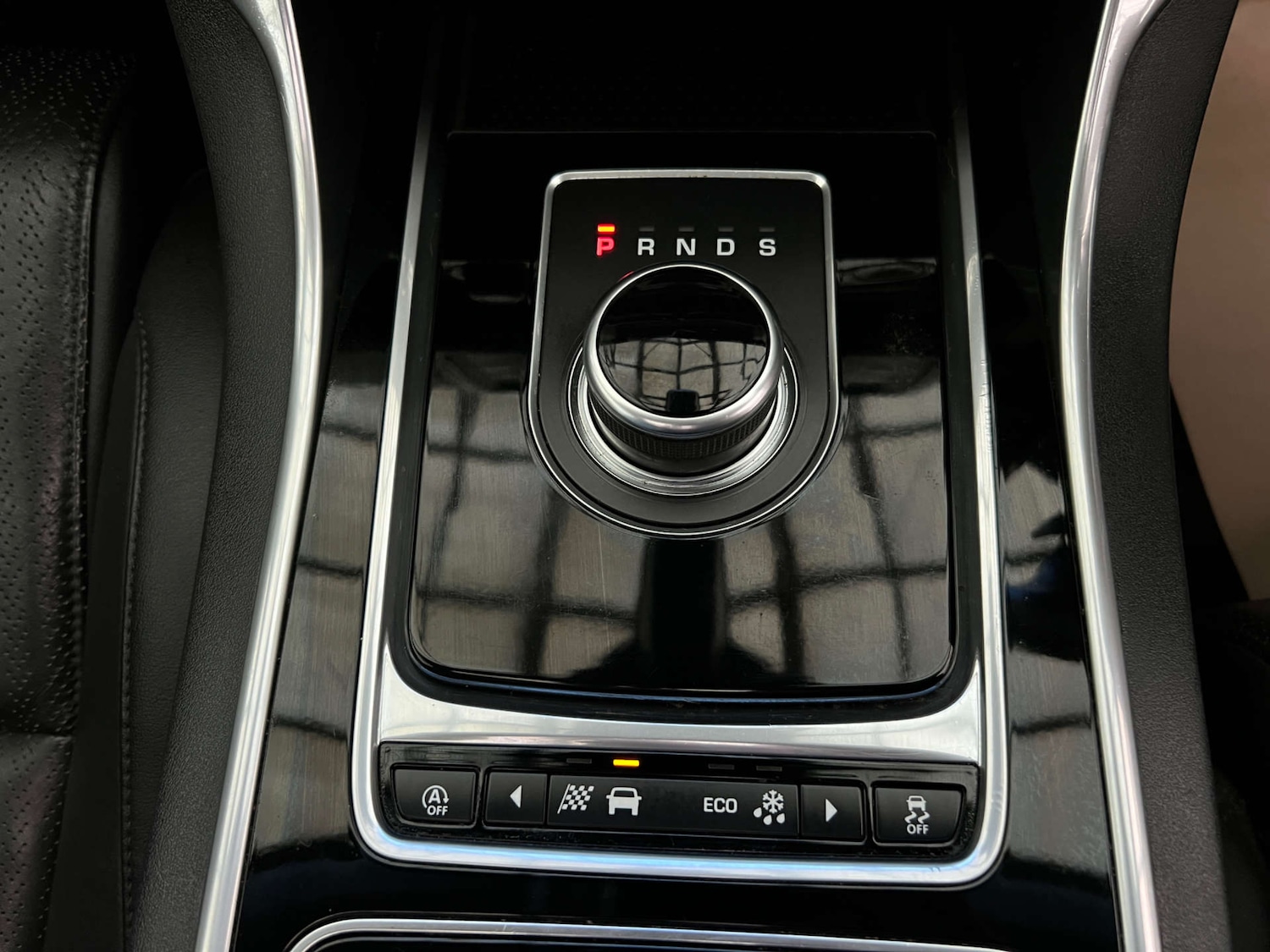 Used Jaguar XE 2017 for sale - 77896030: Photo 25