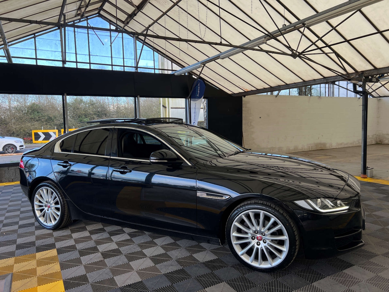 Used Jaguar XE 2017 for sale - 77896030: Photo 3