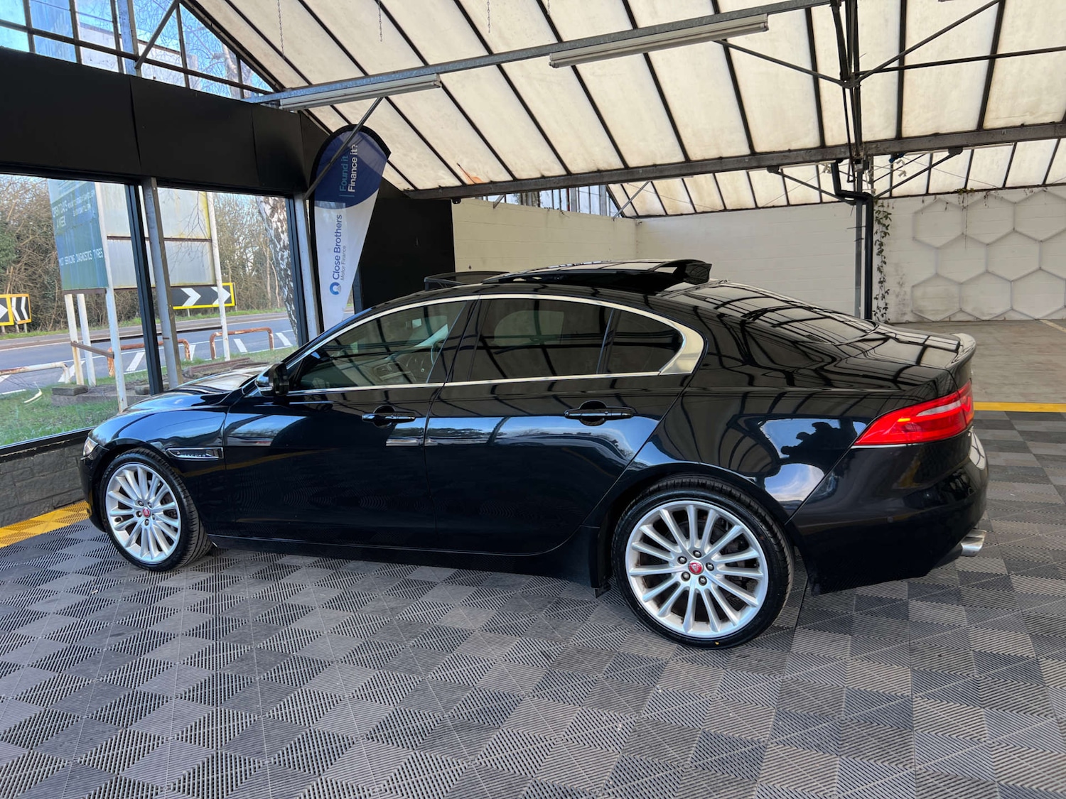 Used Jaguar XE 2017 for sale - 77896030: Photo 7