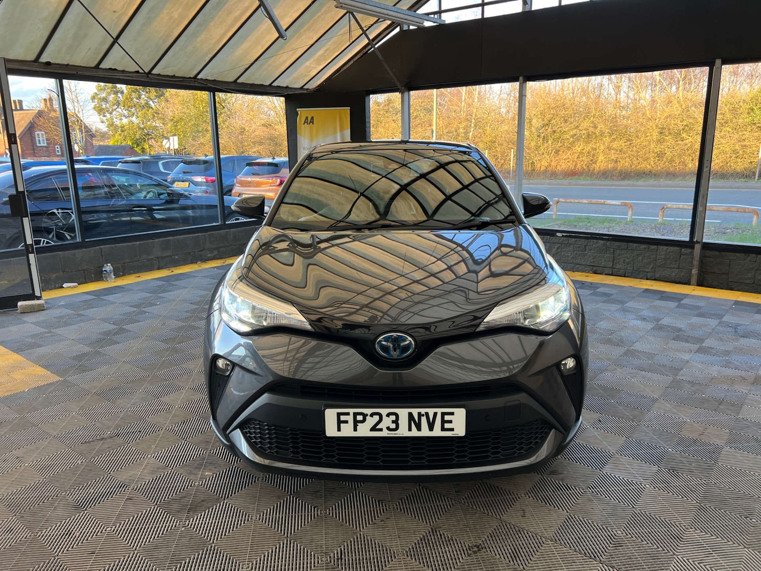 Used Toyota C-HR 2023 for sale - 77845619: Photo 4