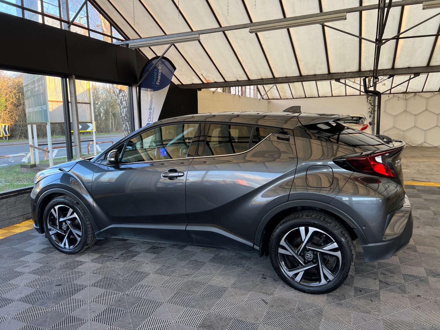 Used Toyota C-HR 2023 for sale - 77845619: Photo 7