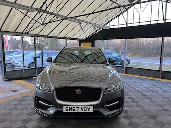 Used Jaguar F-Pace 2017 for sale - 76910563: Photo