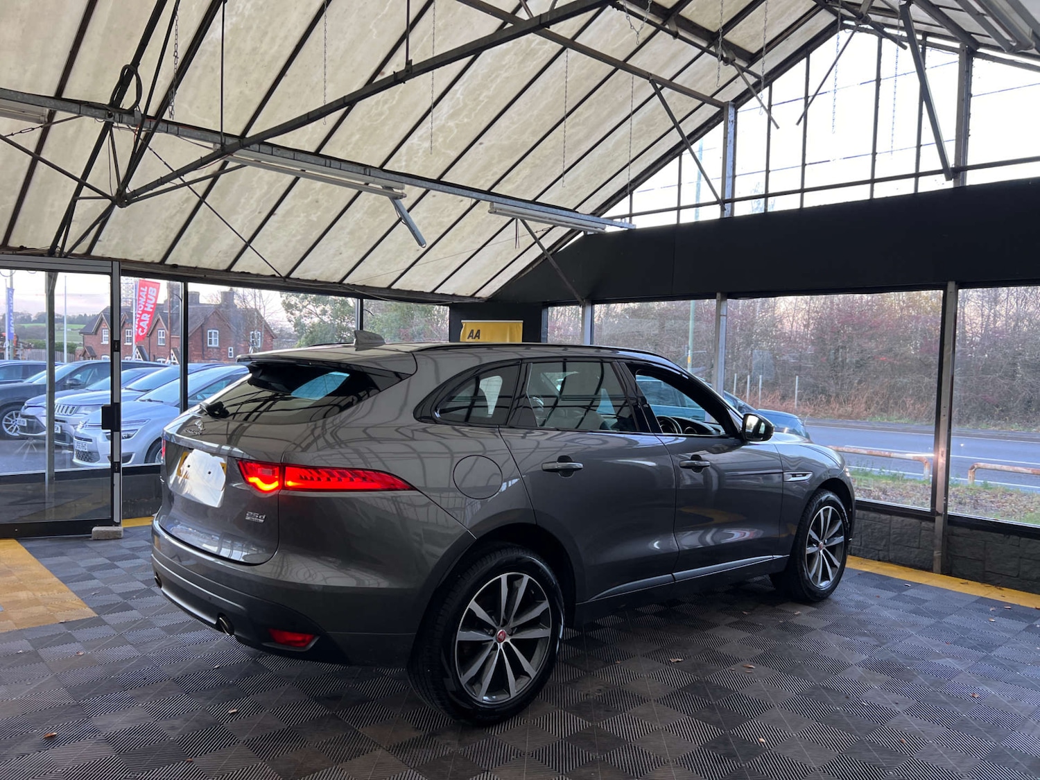 Used Jaguar F-Pace 2017 for sale - 76910563: Photo 8