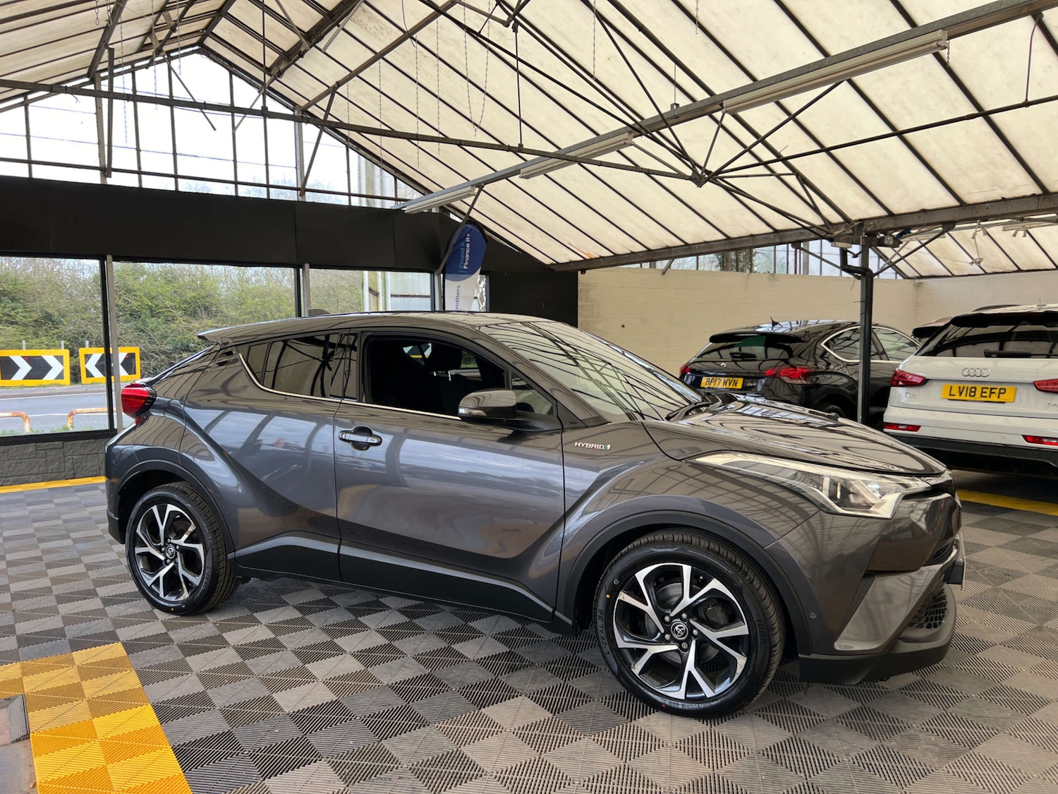 Used Toyota C-HR 2018 for sale - 78032038: Photo 3