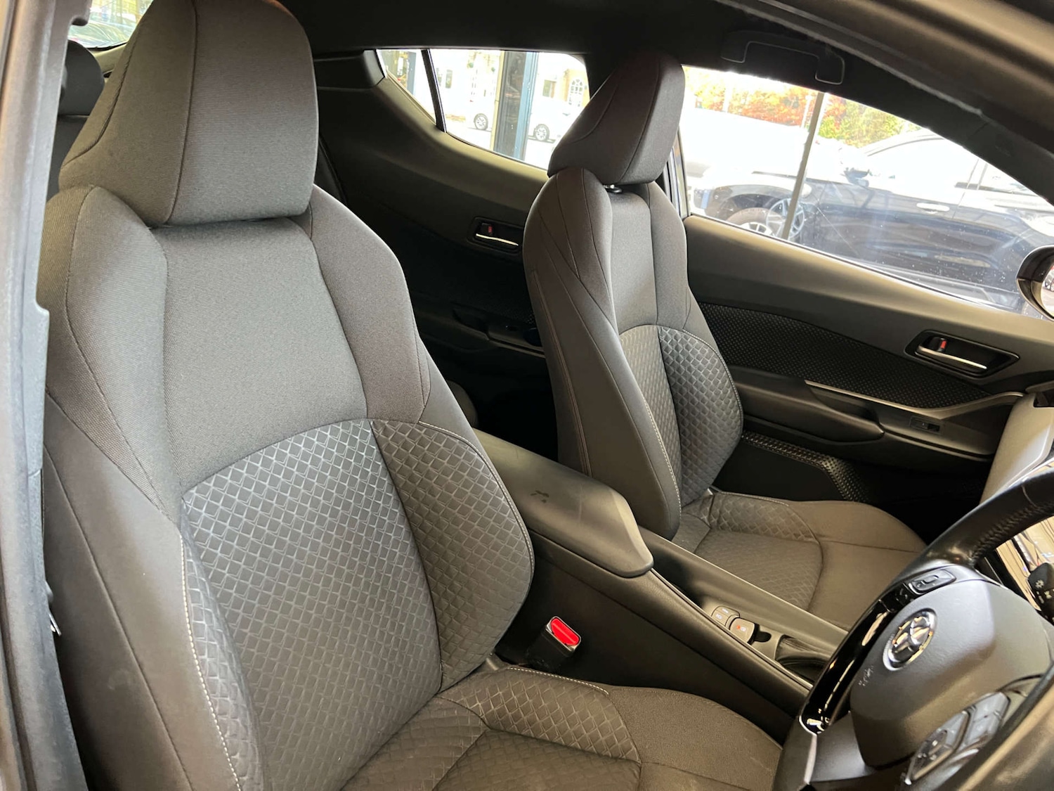 Used Toyota C-HR 2020 for sale - 76412628: Photo 10