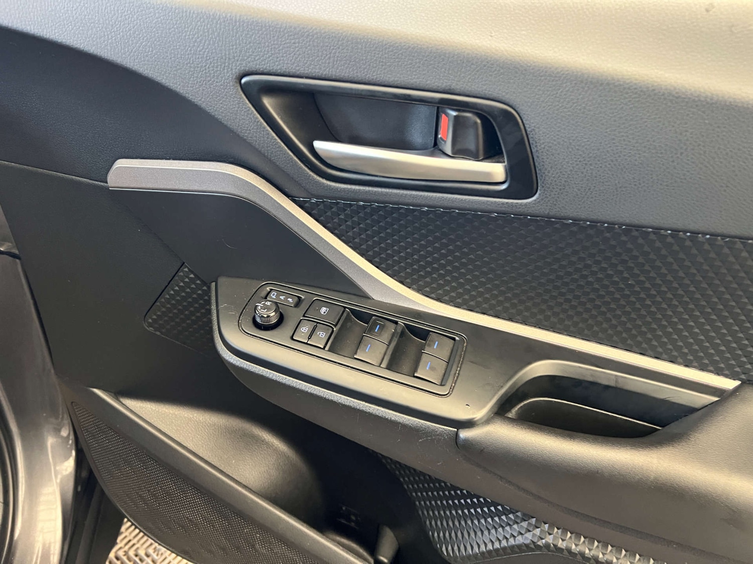 Used Toyota C-HR 2020 for sale - 76412628: Photo 11