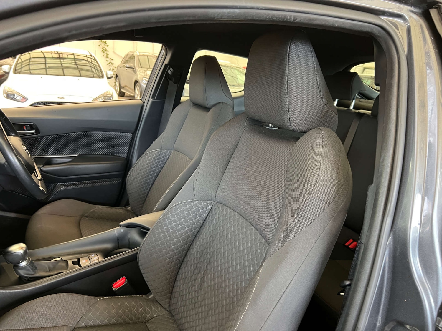 Used Toyota C-HR 2020 for sale - 76412628: Photo 25