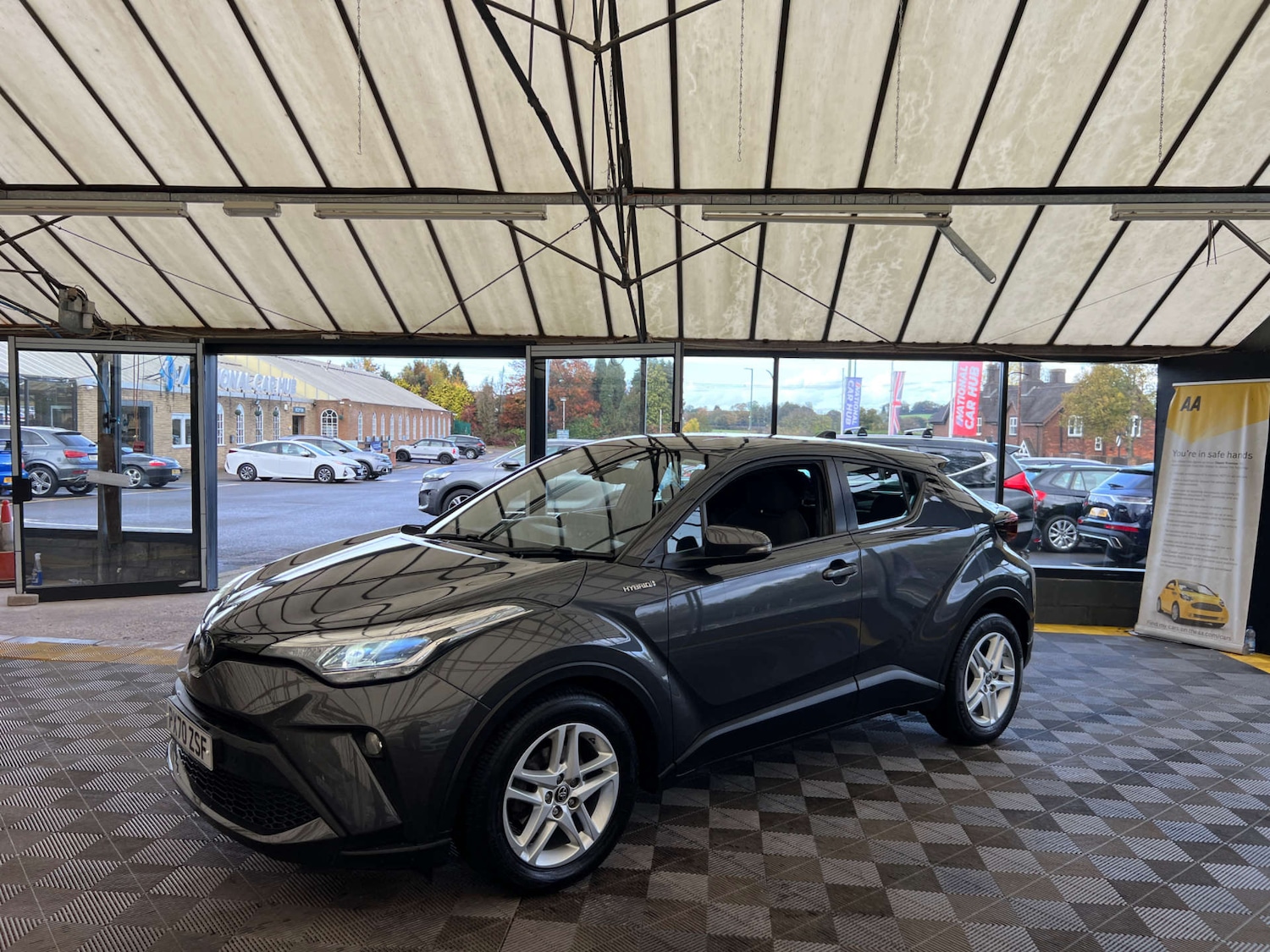 Used Toyota C-HR 2020 for sale - 76412628: Photo 4