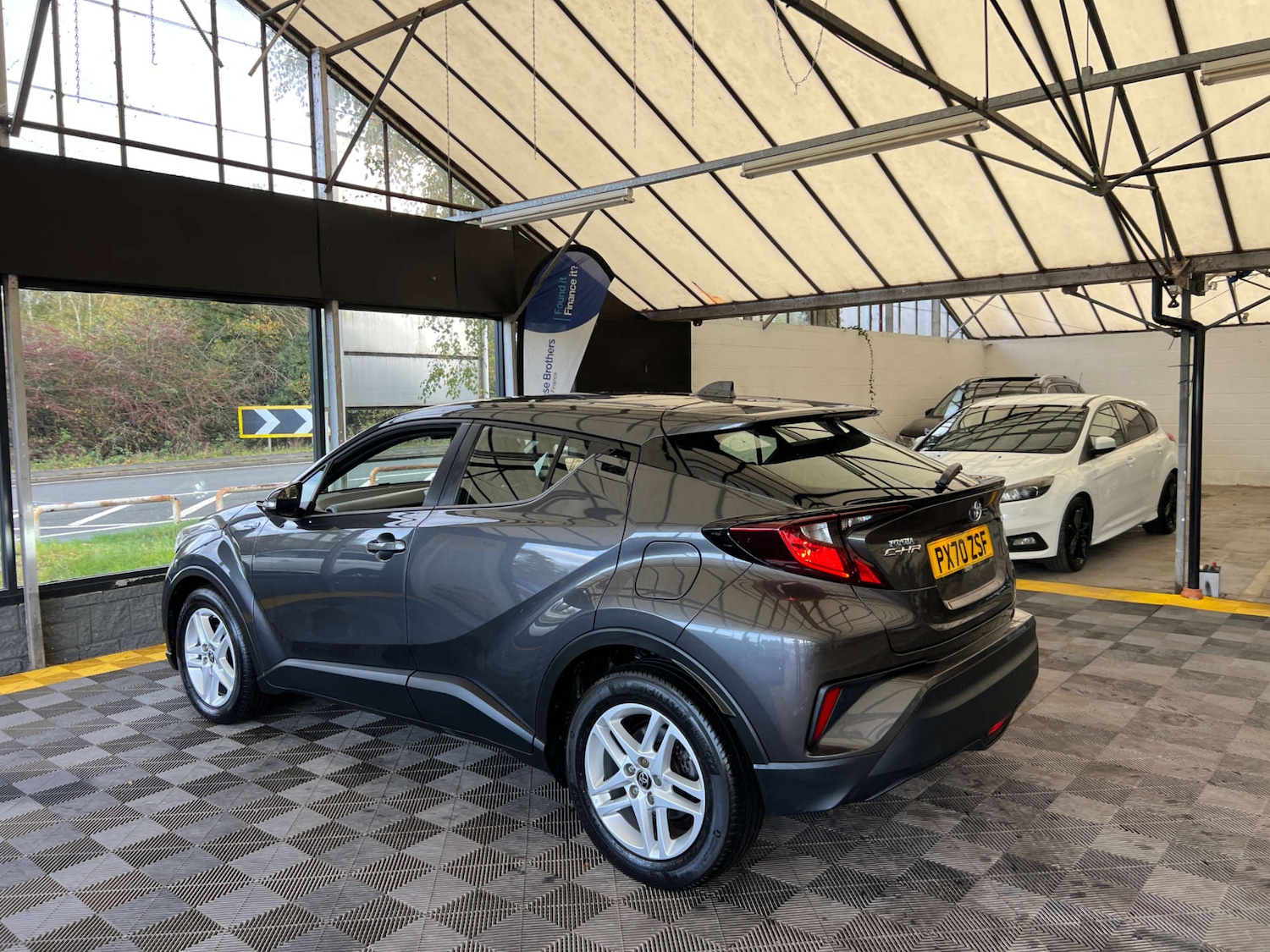 Used Toyota C-HR 2020 for sale - 76412628: Photo 5