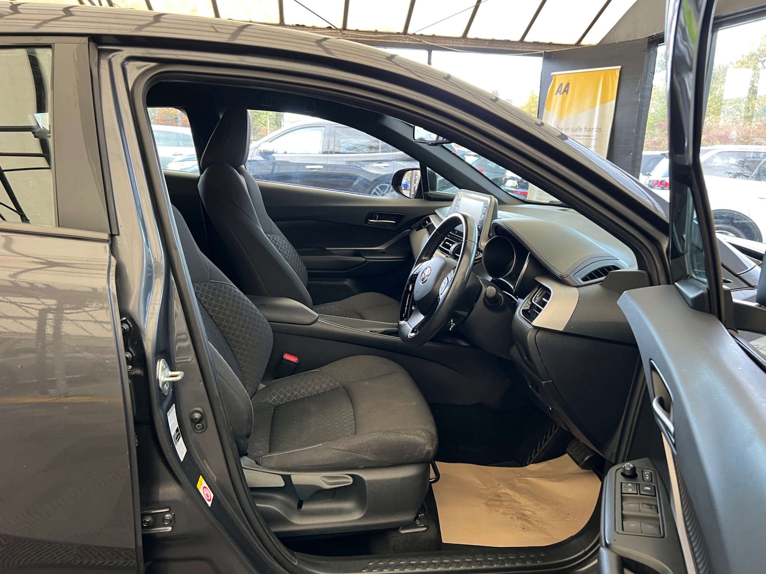 Used Toyota C-HR 2020 for sale - 76412628: Photo 9