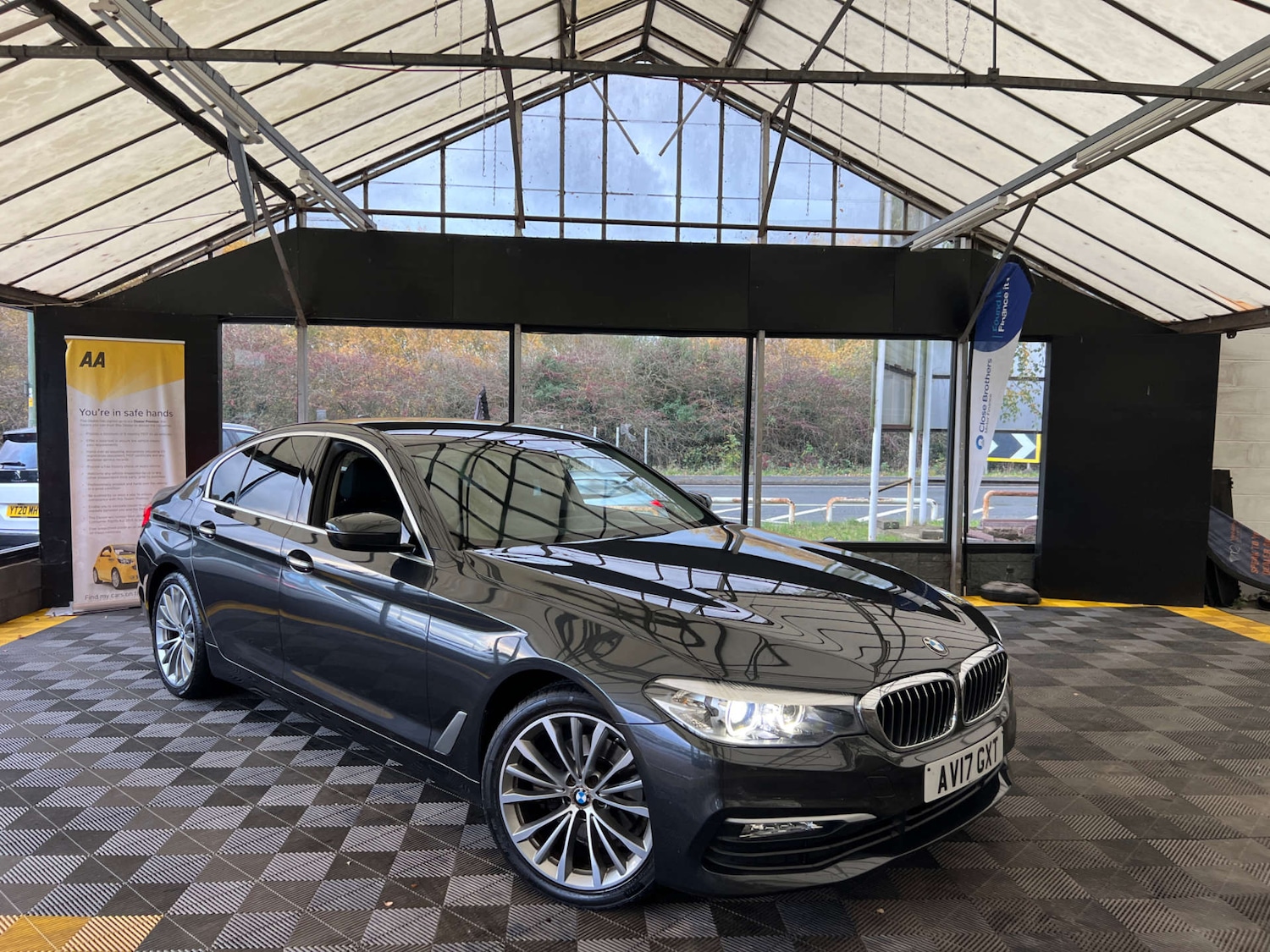 Used BMW 5 Series 2017 for sale - 76520348: Photo 1