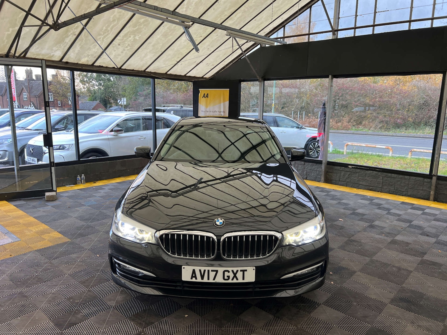 Used BMW 5 Series 2017 for sale - 76520348: Photo 2