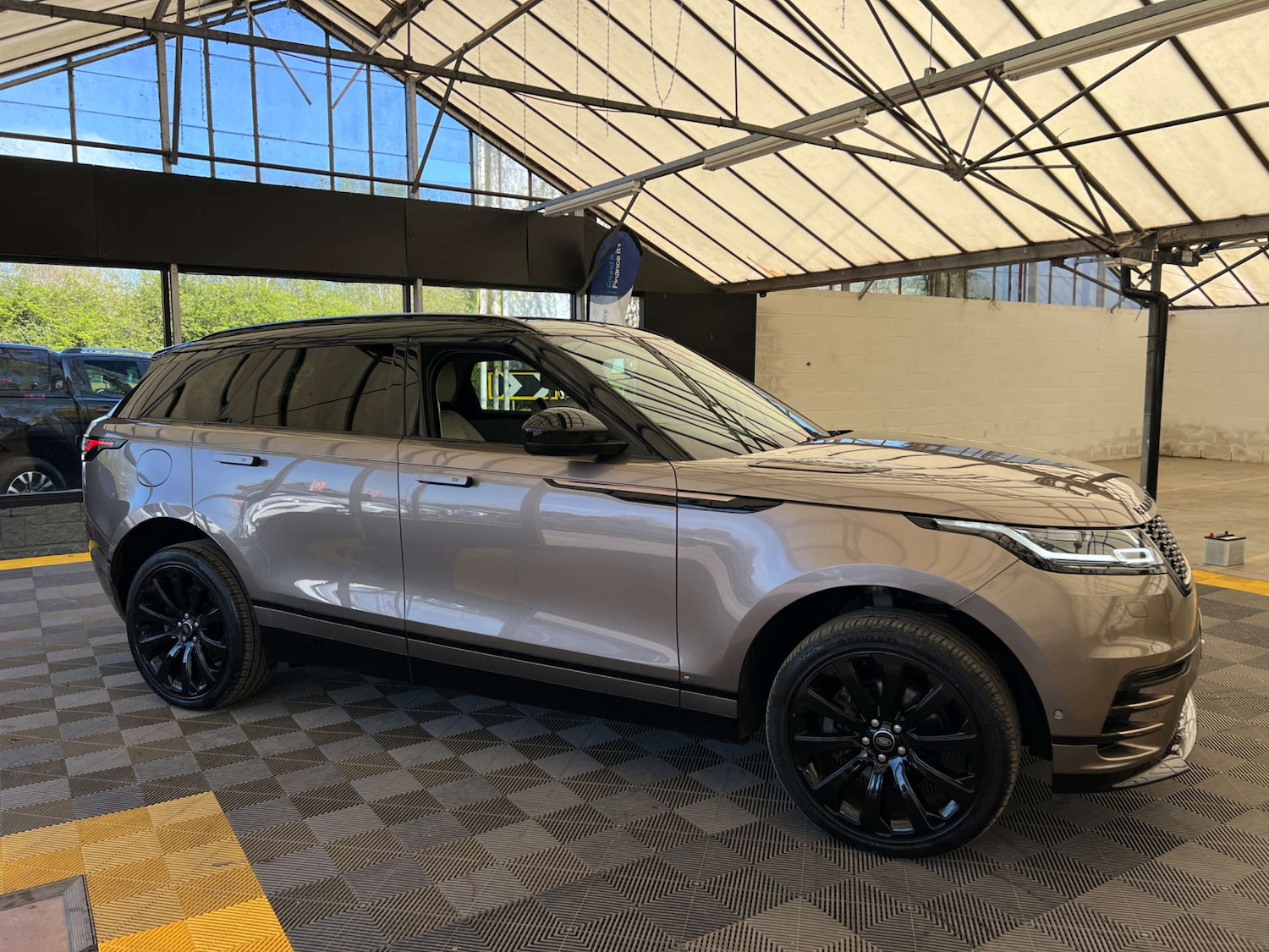 Used Land Rover Range Rover Velar 2018 for sale - 78155681: Photo 3