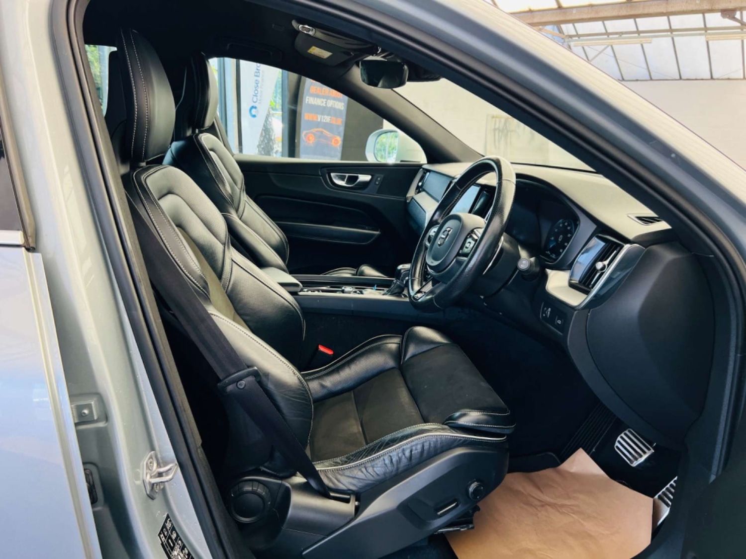 Used Volvo XC60 2017 for sale - 76402687: Photo 11