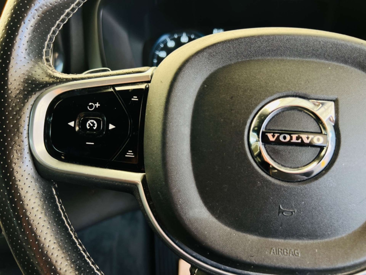 Used Volvo XC60 2017 for sale - 76402687: Photo 19
