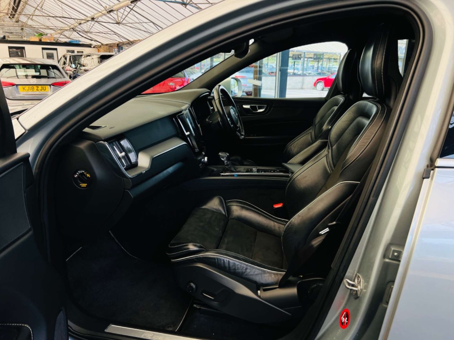 Used Volvo XC60 2017 for sale - 76402687: Photo 32