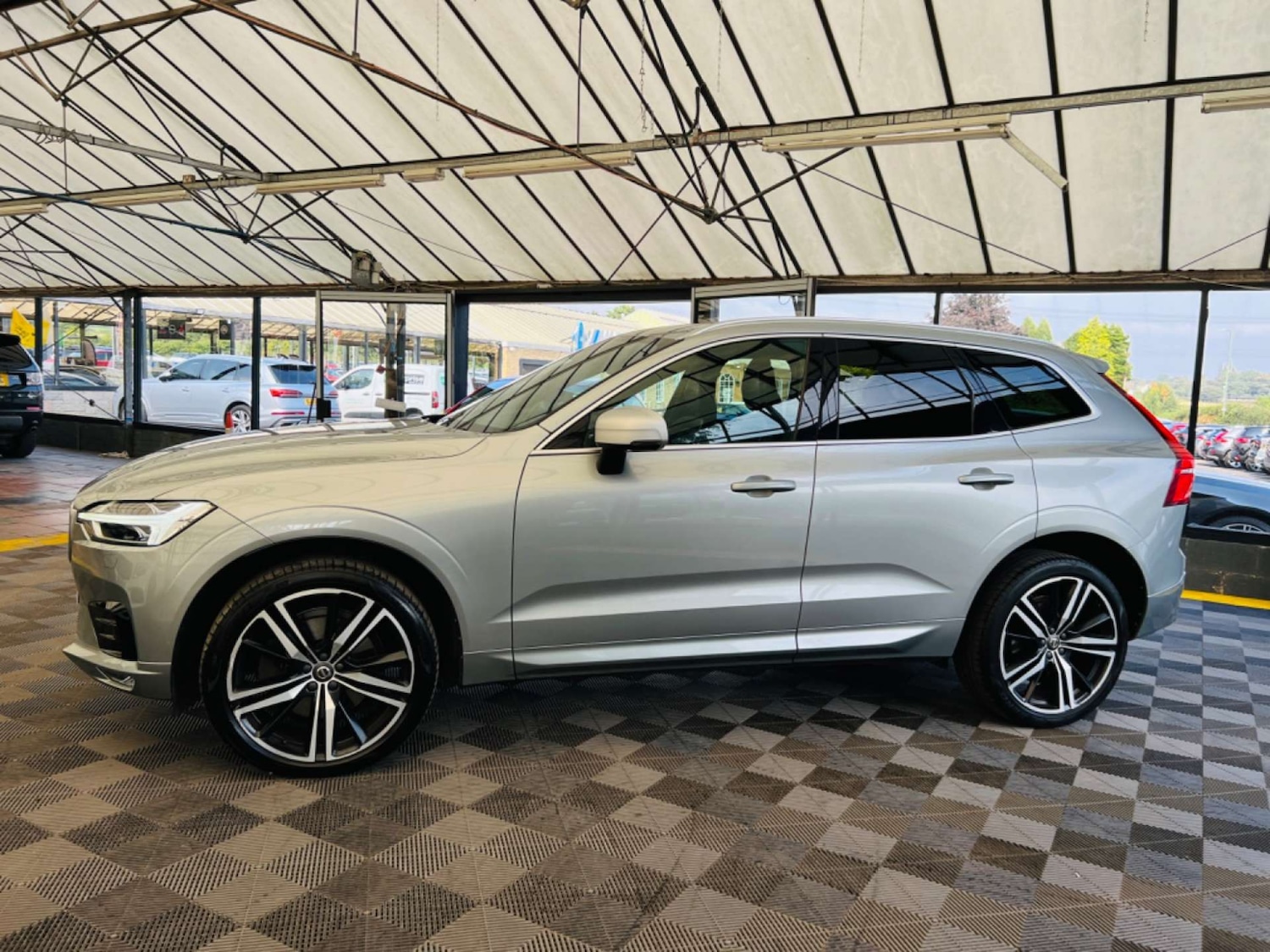 Used Volvo XC60 2017 for sale - 76402687: Photo 5