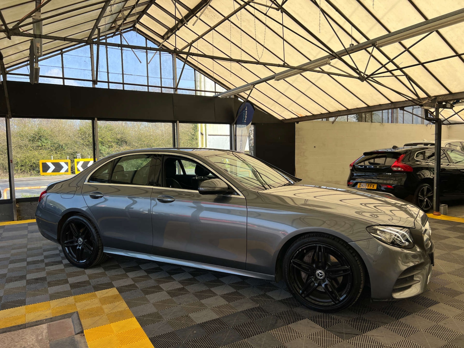 Used Mercedes-Benz E Class 2018 for sale - 77979870: Photo 3