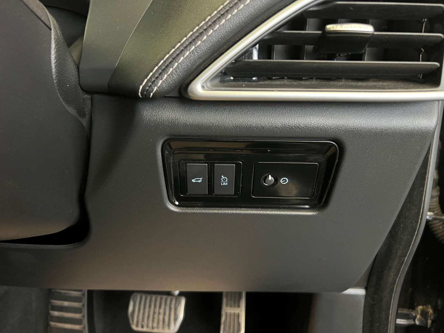 Used Jaguar F-Pace 2019 for sale - 77431845: Photo 16