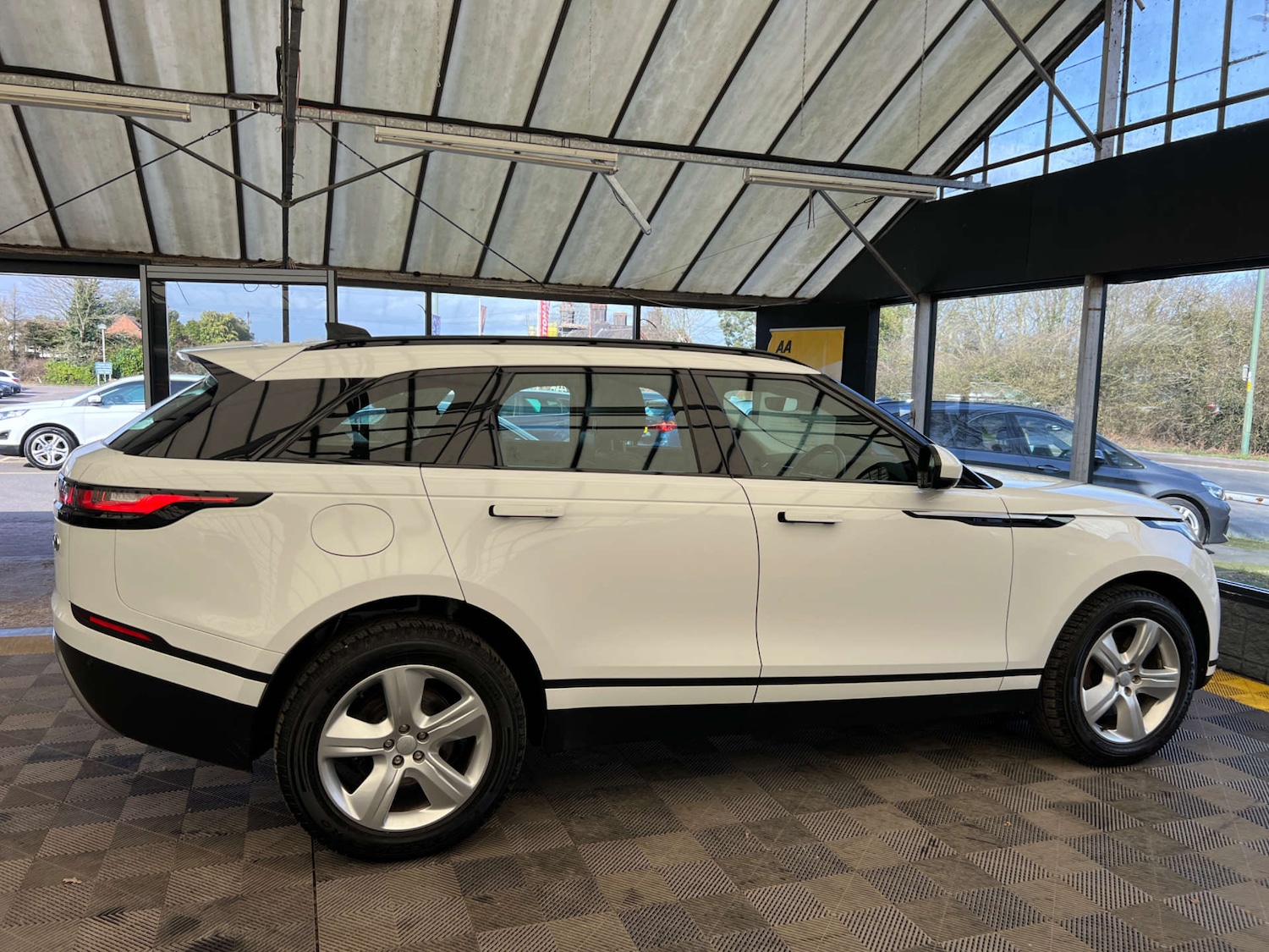 Used Land Rover Range Rover Velar 2022 for sale - 77715638: Photo 9