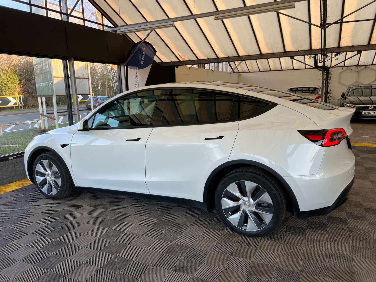 Used Tesla Model Y 2022 for sale - 77656574: Photo 7