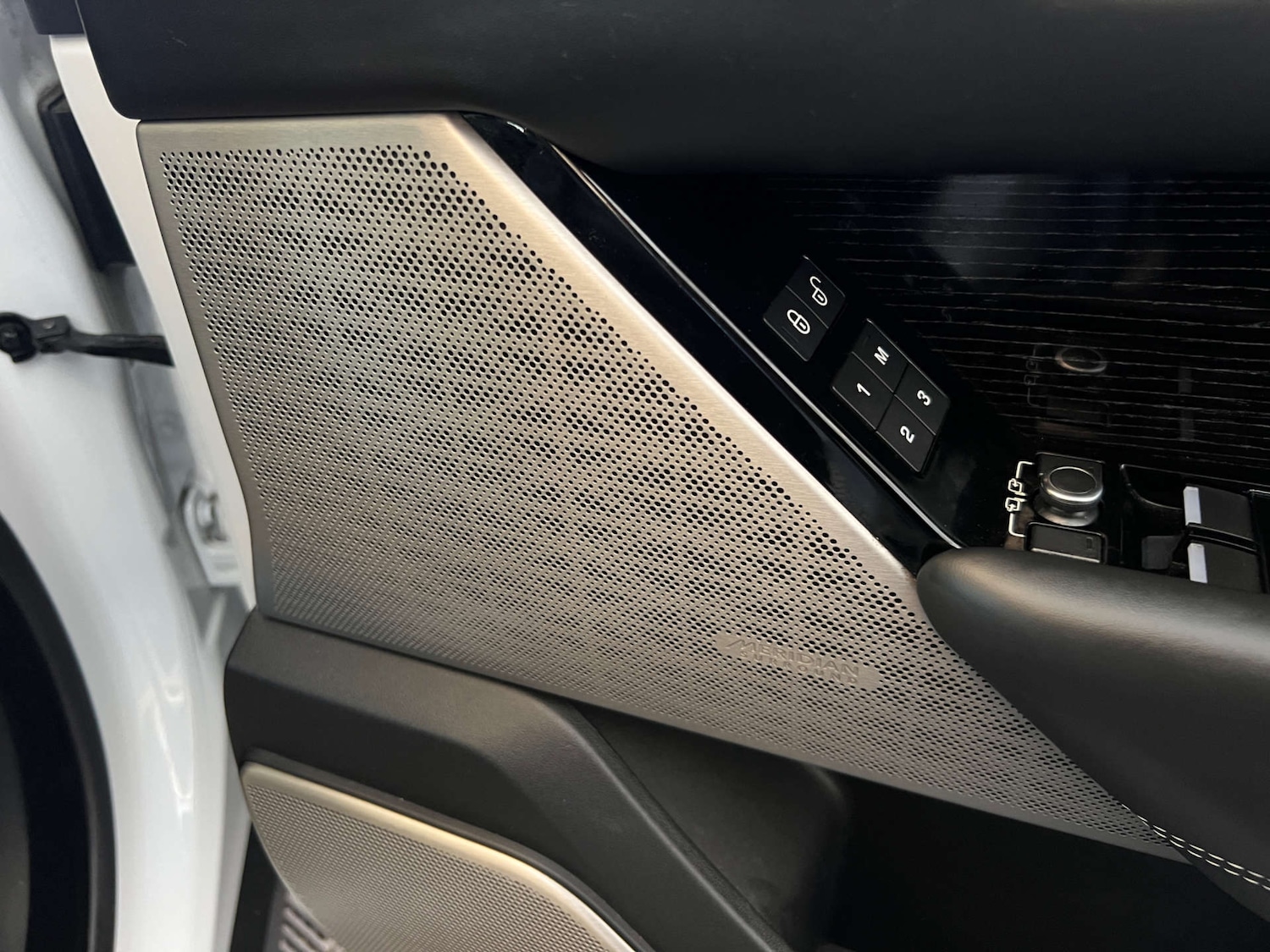 Used Land Rover Range Rover Velar 2018 for sale - 77945410: Photo 15