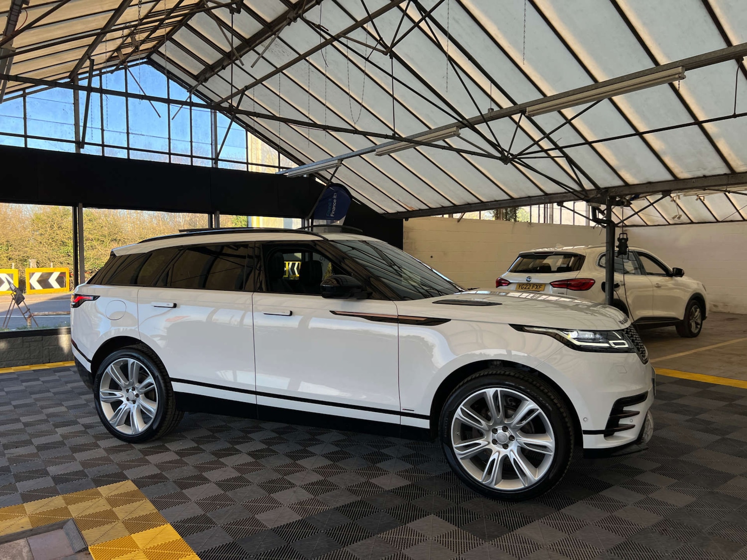 Used Land Rover Range Rover Velar 2018 for sale - 77945410: Photo 3