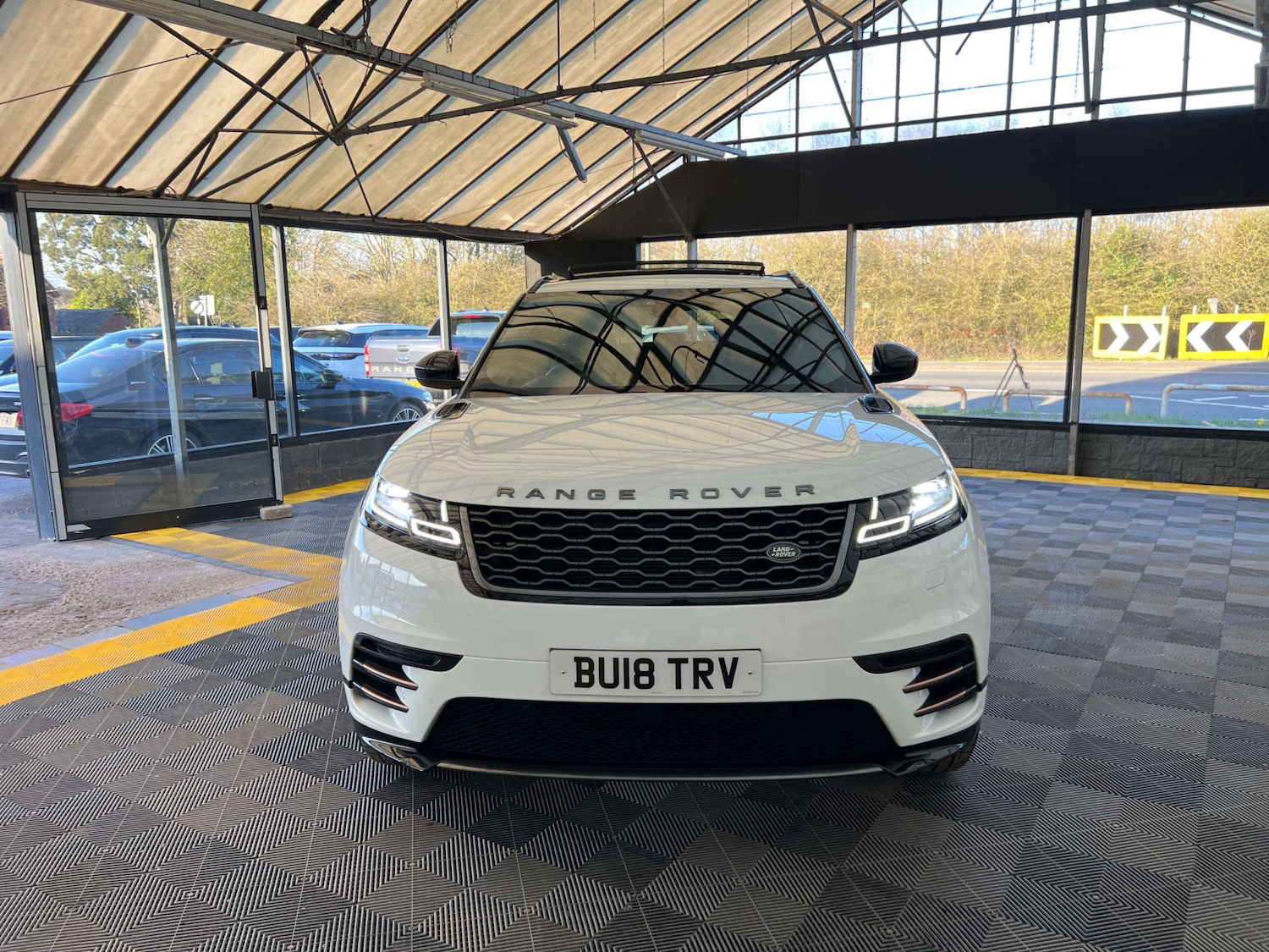 Used Land Rover Range Rover Velar 2018 for sale - 77945410: Photo 4