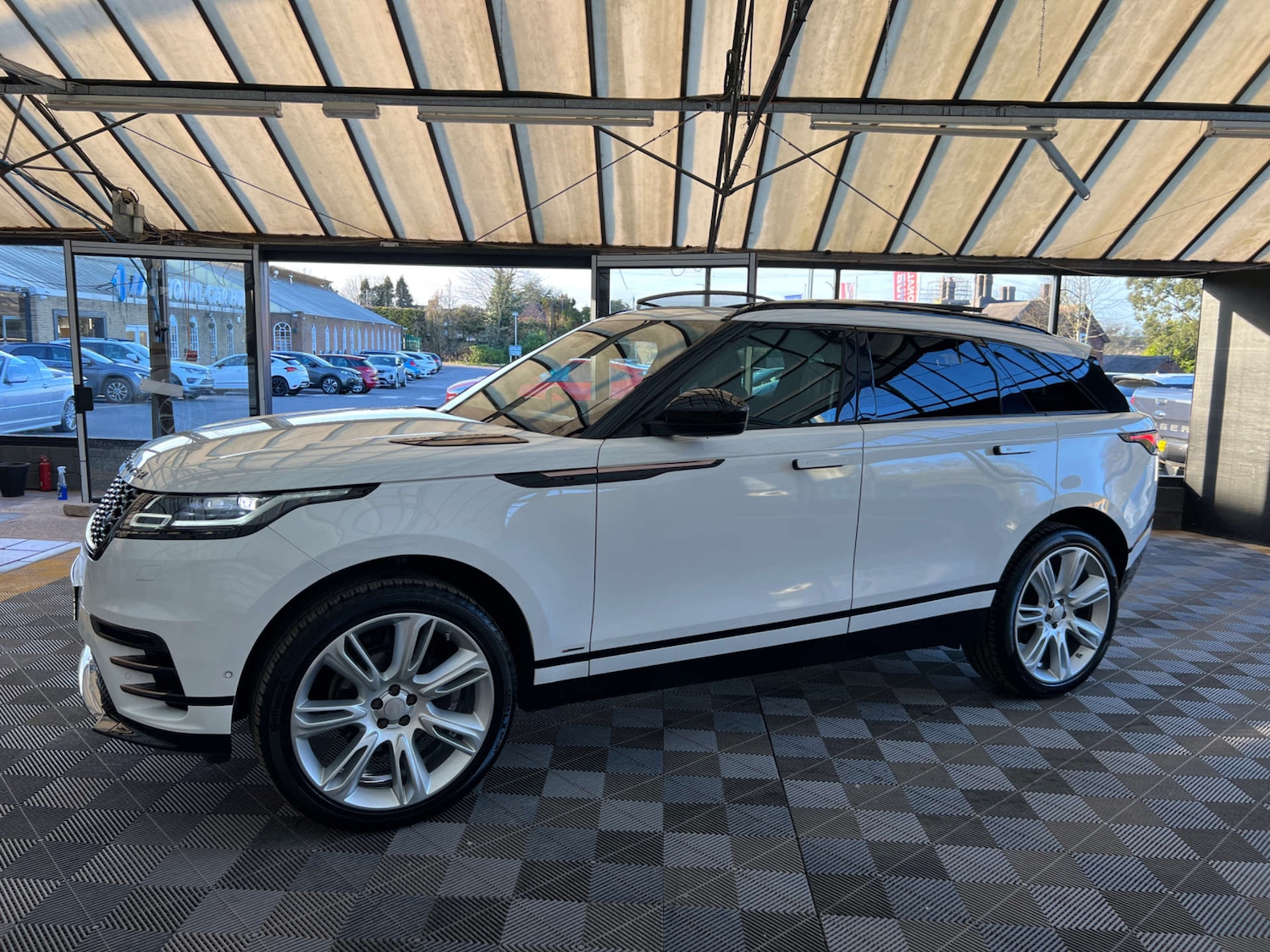 Used Land Rover Range Rover Velar 2018 for sale - 77945410: Photo 5