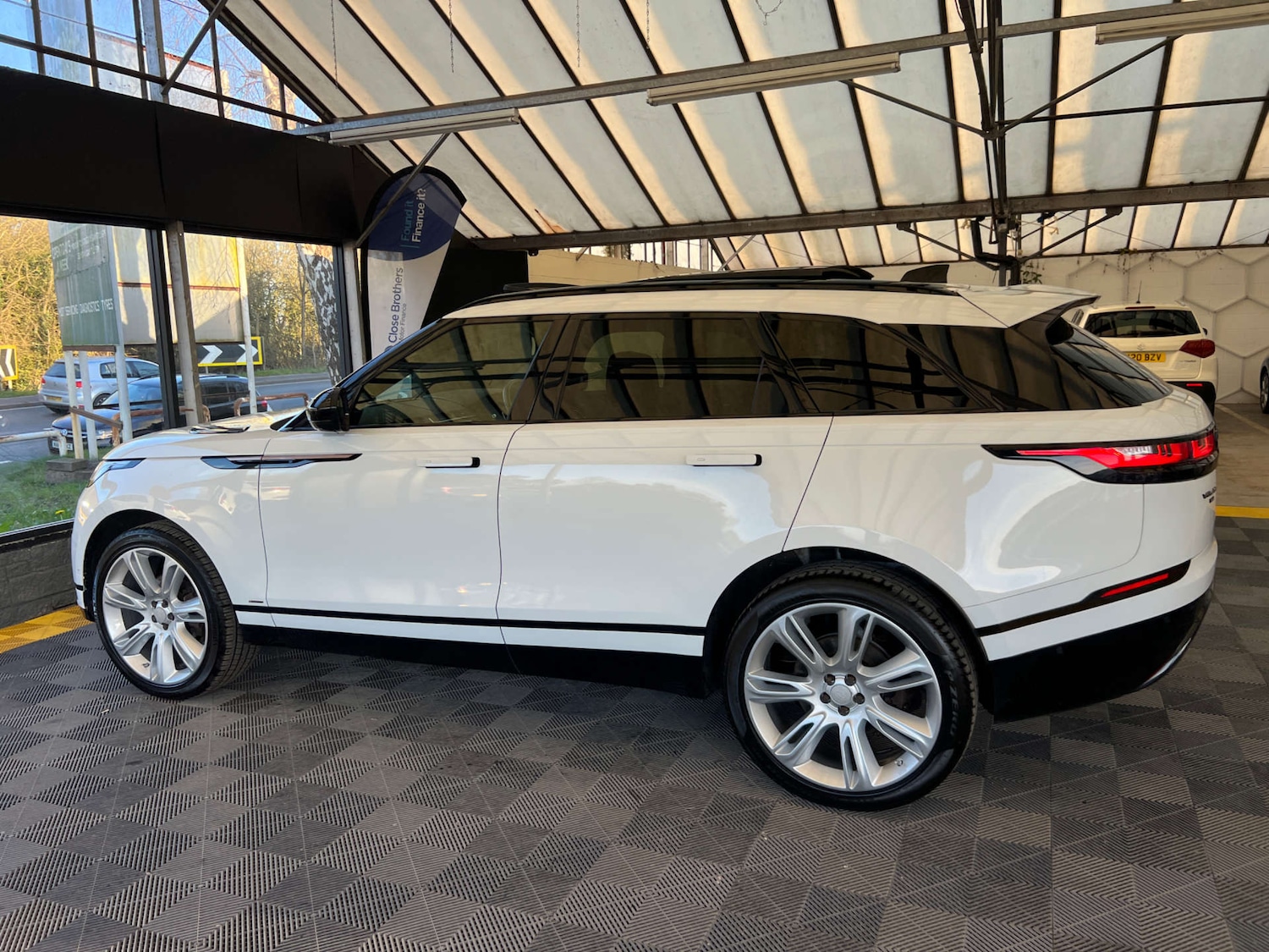 Used Land Rover Range Rover Velar 2018 for sale - 77945410: Photo 7