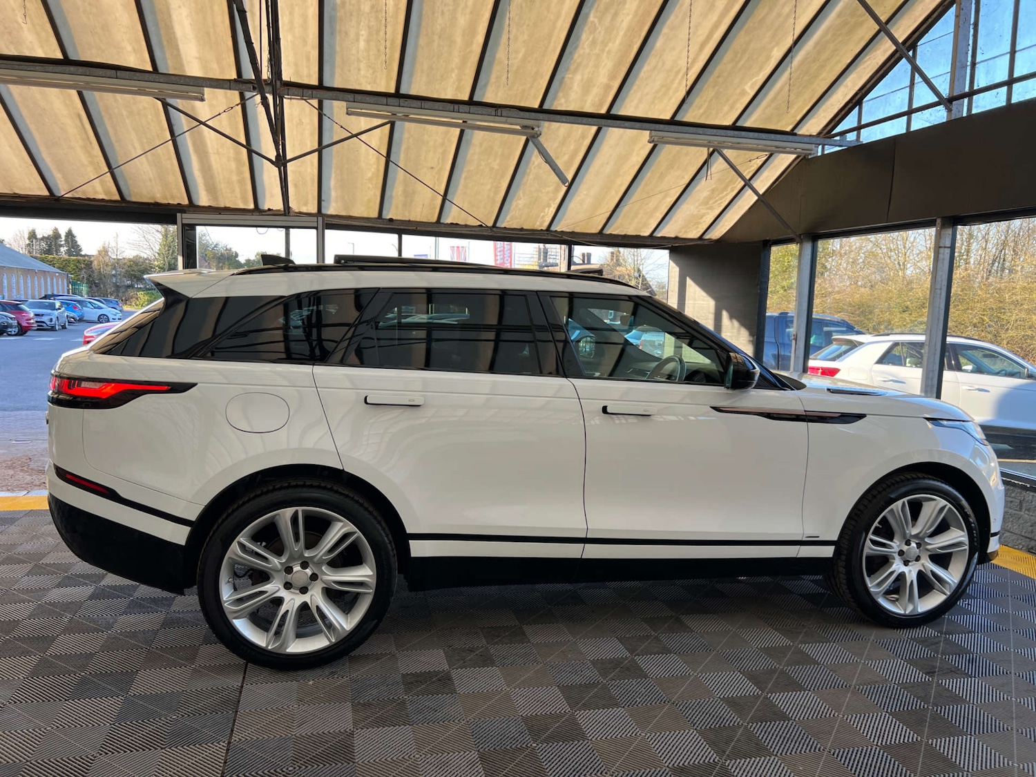 Used Land Rover Range Rover Velar 2018 for sale - 77945410: Photo 9