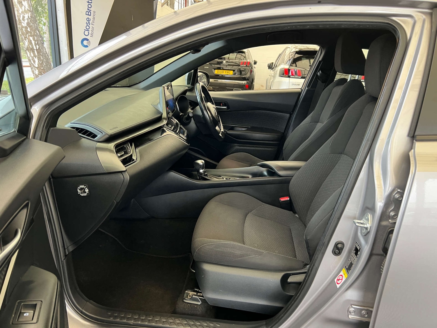 Used Toyota C-HR 2018 for sale - 76252729: Photo 21