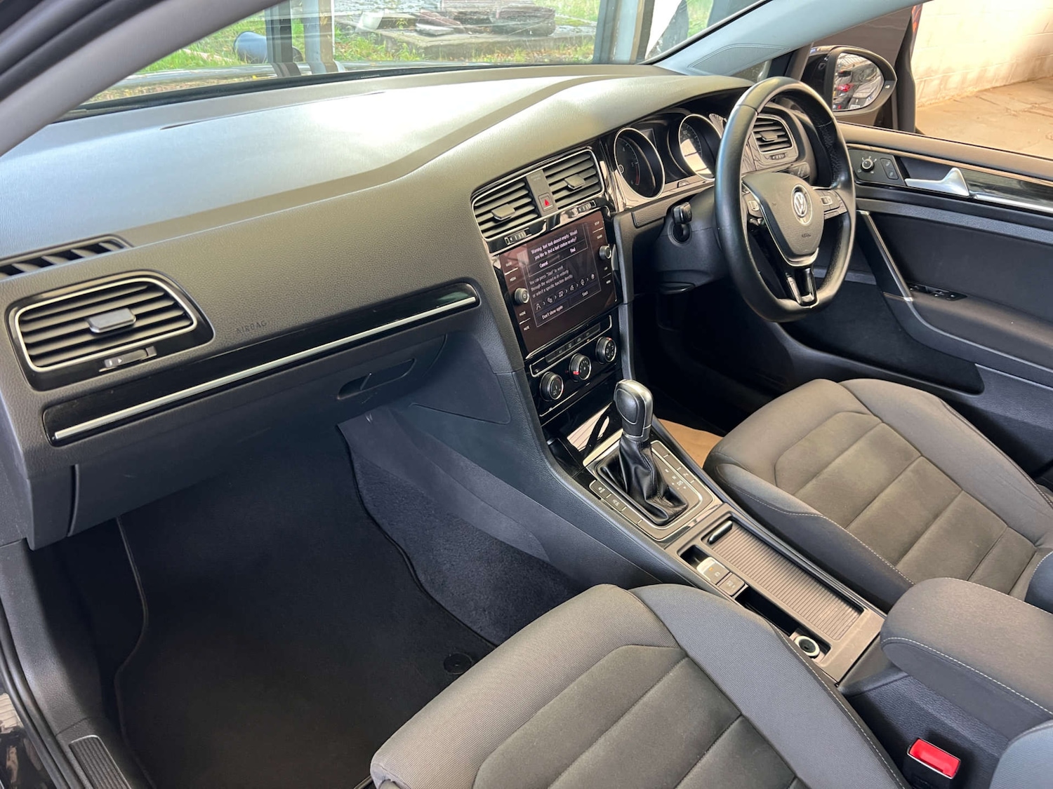 Used Volkswagen Golf 2017 for sale - 76412610: Photo 25