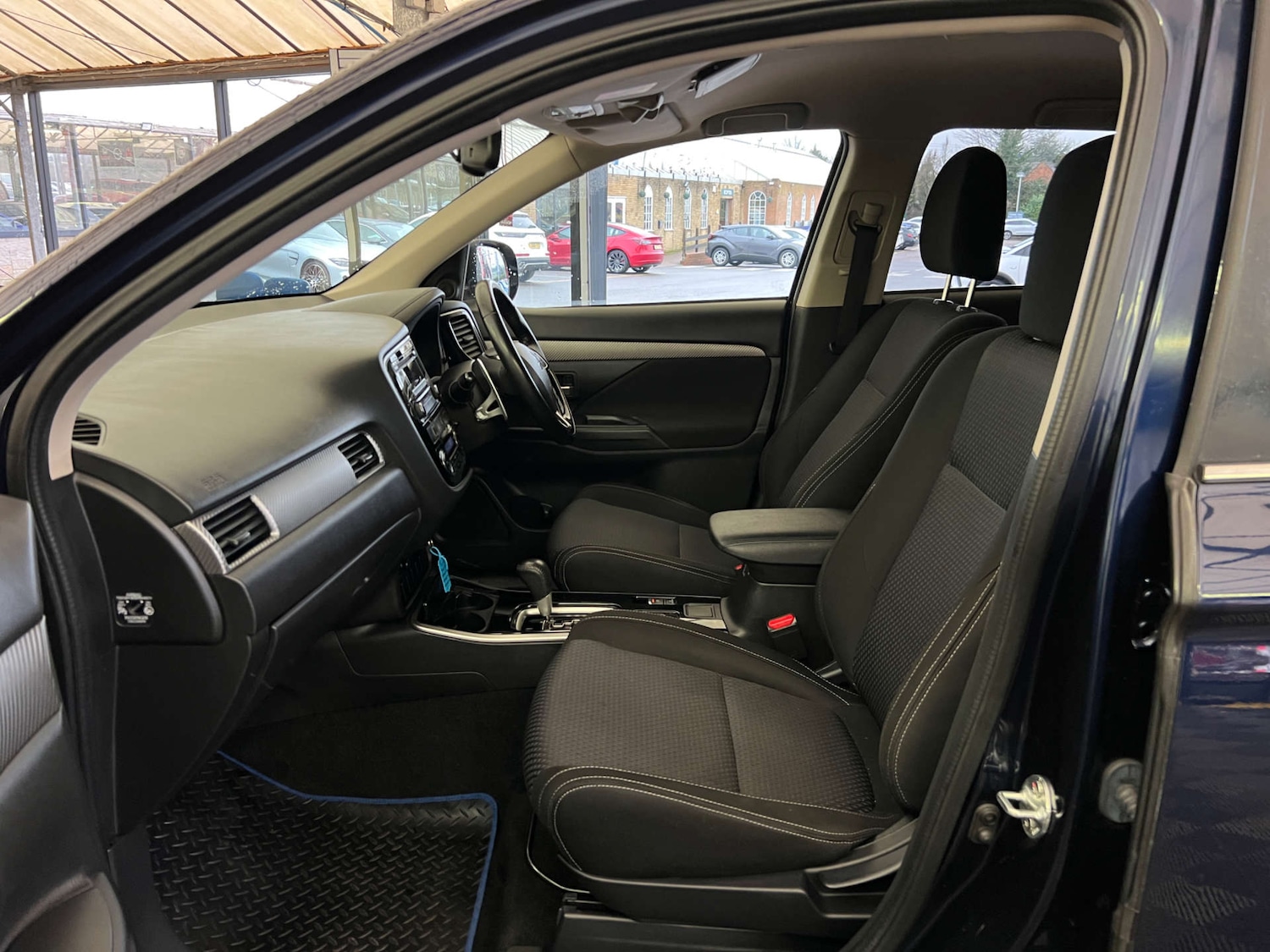 Used Mitsubishi Outlander 2017 for sale - 77326103: Photo 23