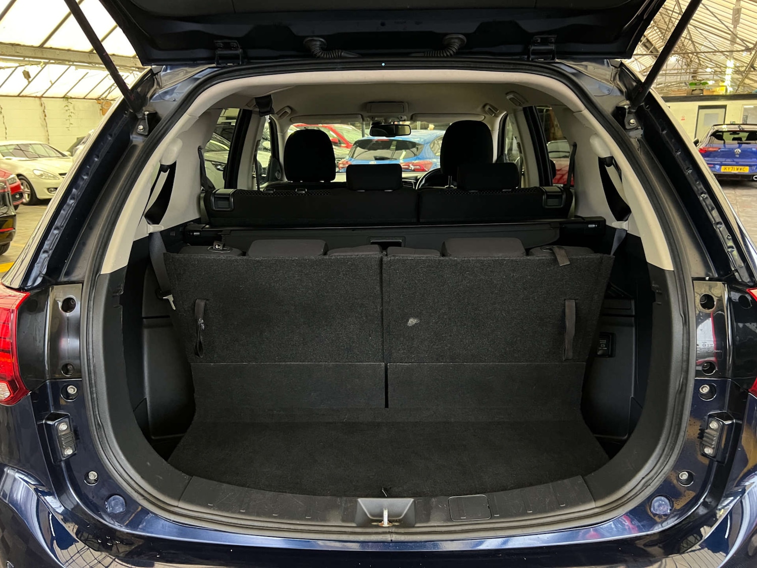 Used Mitsubishi Outlander 2017 for sale - 77326103: Photo 27